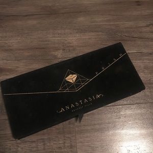 Anastasia Beverly Hills Prism Eyeshadow Palette